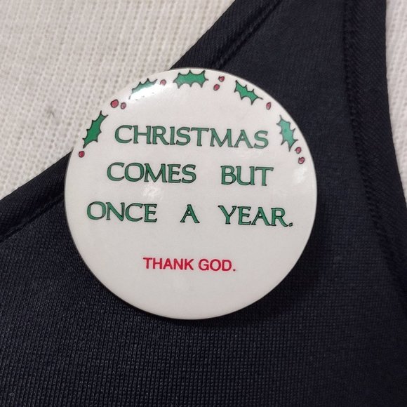 Christmas Comes.....Button Pin - Picture 2 of 4